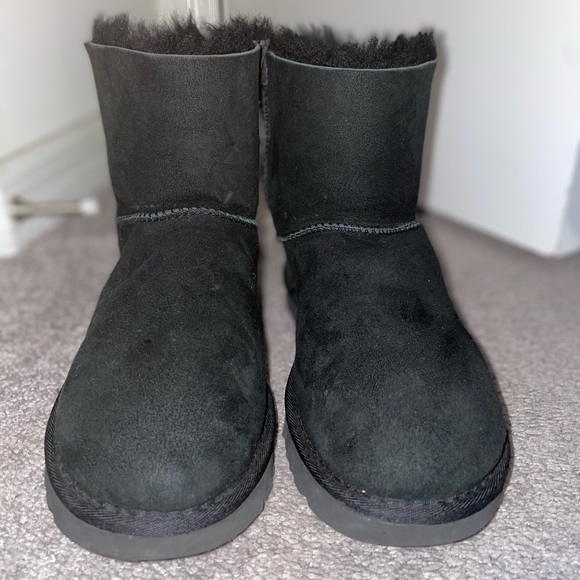 Black mini Bailey Bow Ugg’s - Picture 2 of 2